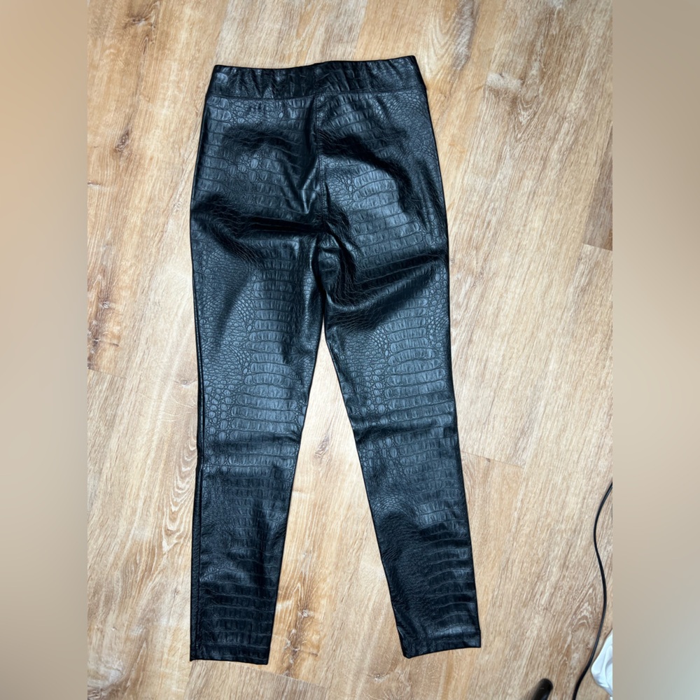 MAX STUDIO faux snake skin leather pants. Skinny leg/fitted. Excellent condition - Picture 4 of 7